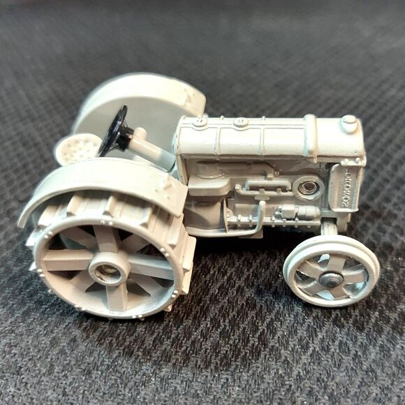 Ertl F6 English Fordson Tractor Model 1/43 scale grey, use with O Gauge railroad - Picture 2 of 4